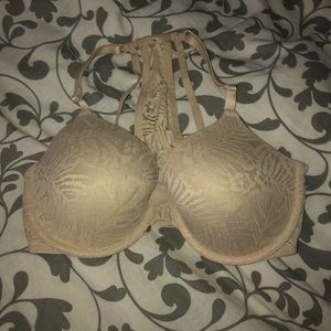 Front close VS Pink lace T-back bra